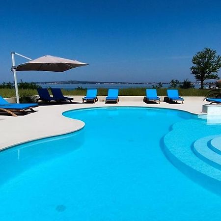 פריבלאקה Aparthotel Dalmacija מראה חיצוני תמונה