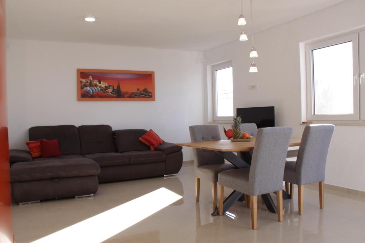פריבלאקה Aparthotel Dalmacija מראה חיצוני תמונה