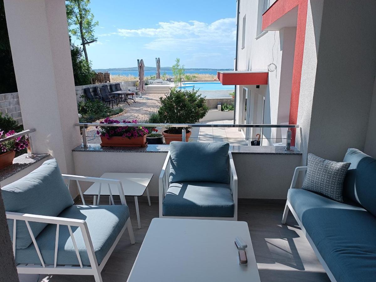 פריבלאקה Aparthotel Dalmacija מראה חיצוני תמונה