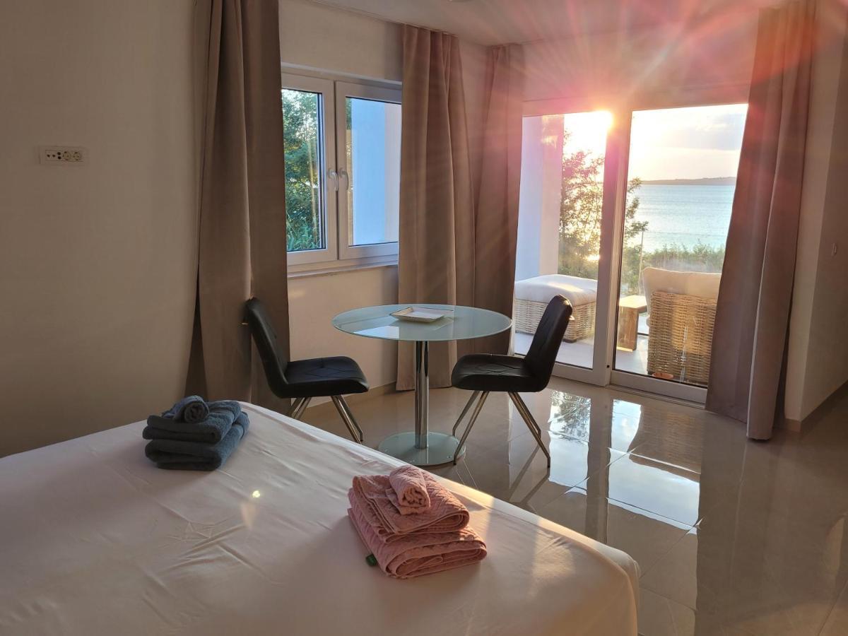 פריבלאקה Aparthotel Dalmacija מראה חיצוני תמונה