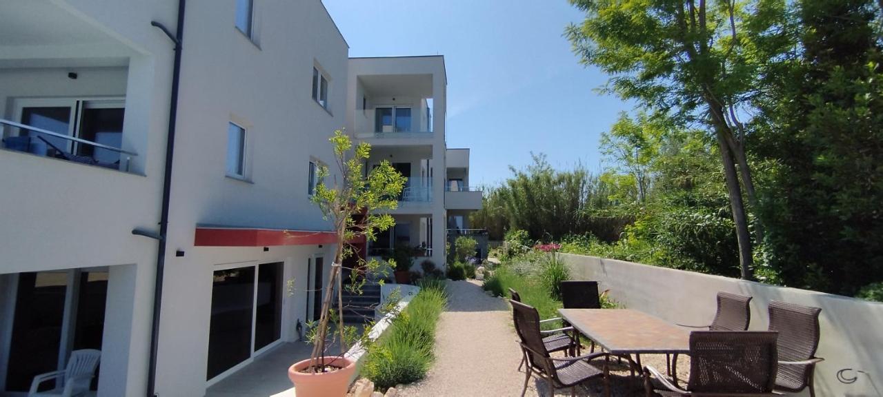 פריבלאקה Aparthotel Dalmacija מראה חיצוני תמונה